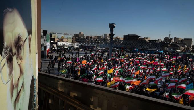 伊朗全国断网，革命卫队实弹上街！哈梅内伊终于要动真格了？ 当地时间8号晚上，