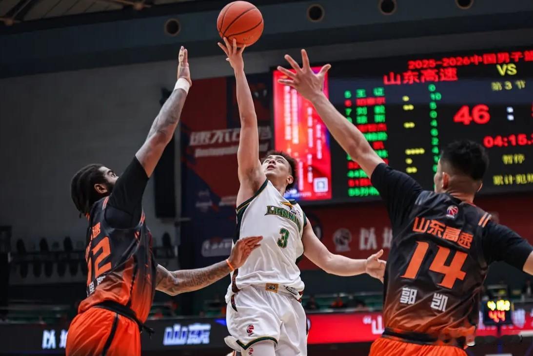 辽粤为何胜负两重天？外援地位是关键！昨天CBA季后赛第一轮，传统强队辽篮在客