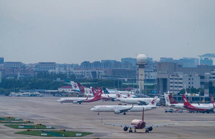 最近扒到一份空姐的月度工资明细，真的被惊到了，基本工资8203元，看着不算