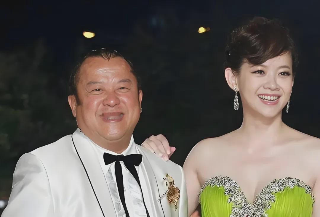 娱乐圈中的三对亲生父女•曾志伟与曾宝仪：曾志伟是香港娱乐圈的“大佬”，