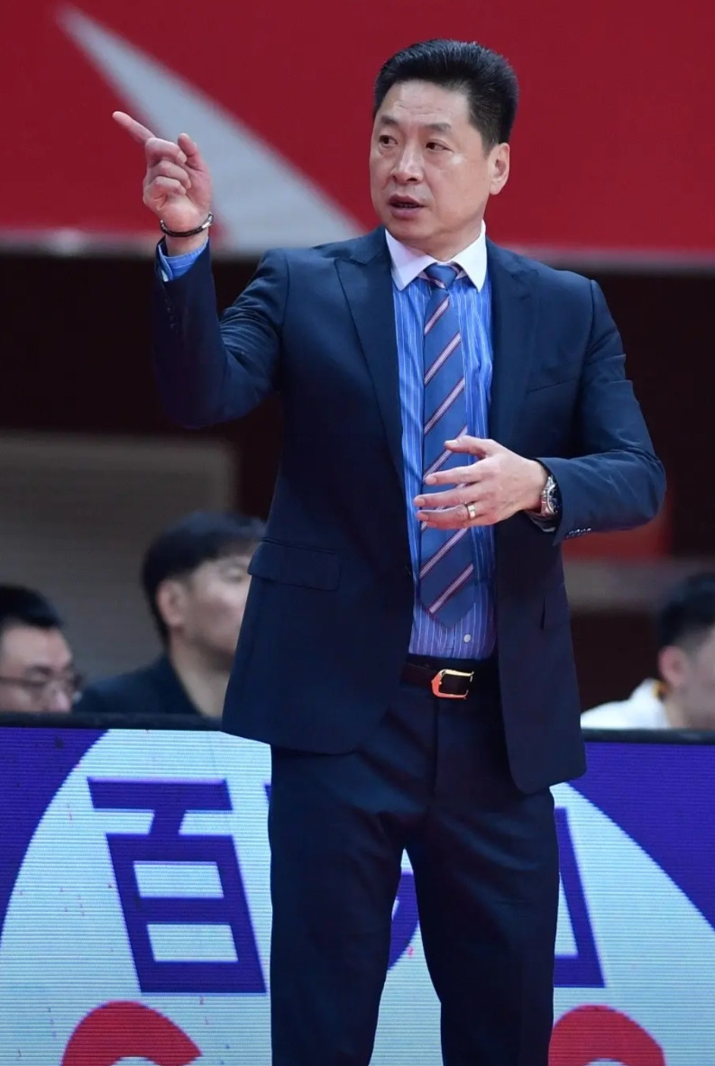 广东的下一个易建联，还得李春江来广东这艘航母，如果掌舵人由杜峰换成李春江，感觉