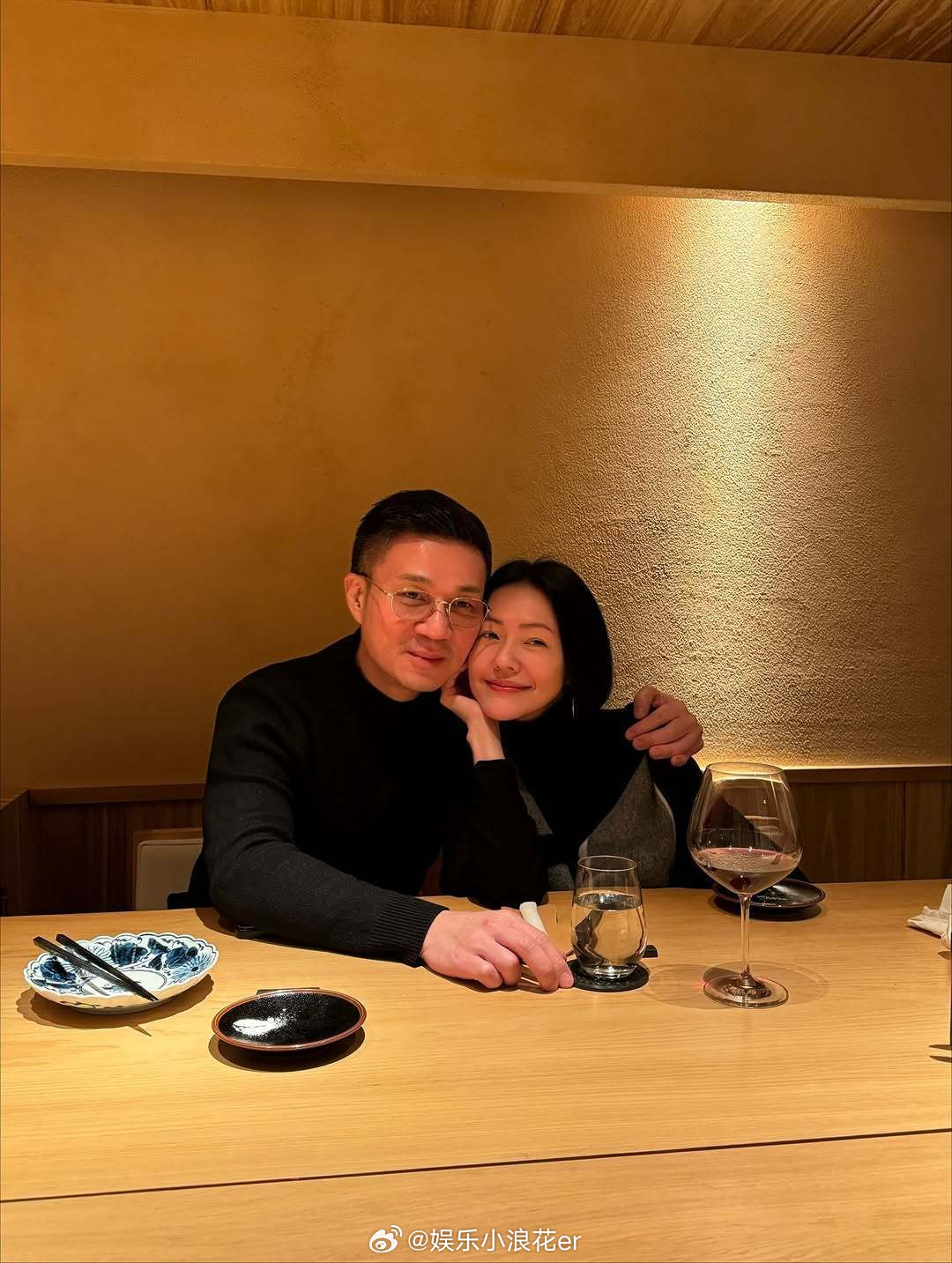 小S二女儿Lily晒照庆祝18岁生日：“18,filledwithlove