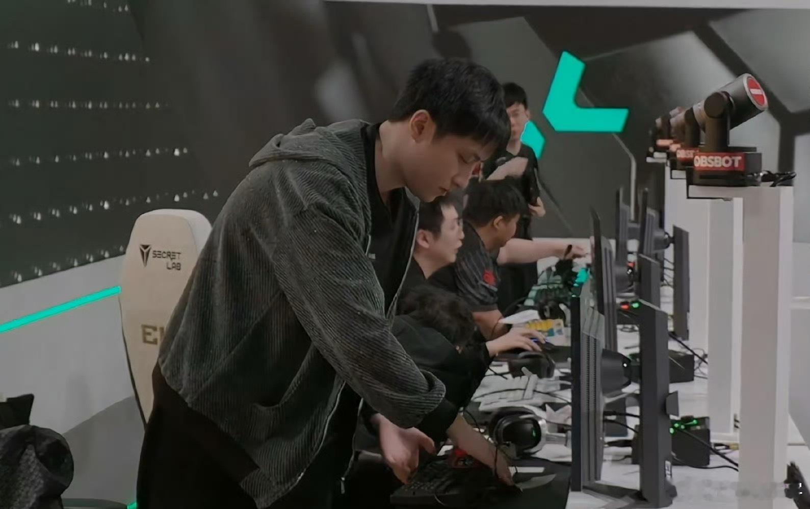 森哥：TI结束XG应该解散了（弹幕）这个不会哈，其他东西不好说，但是XG肯定不会