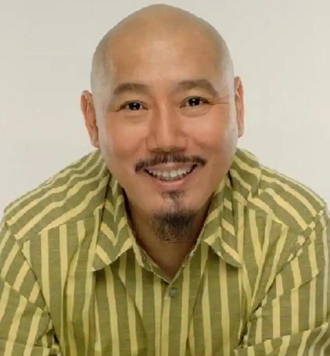 1991年左右，李成儒在做外汇的仓面里有1300万美金。在西单寸土寸金的地方，他
