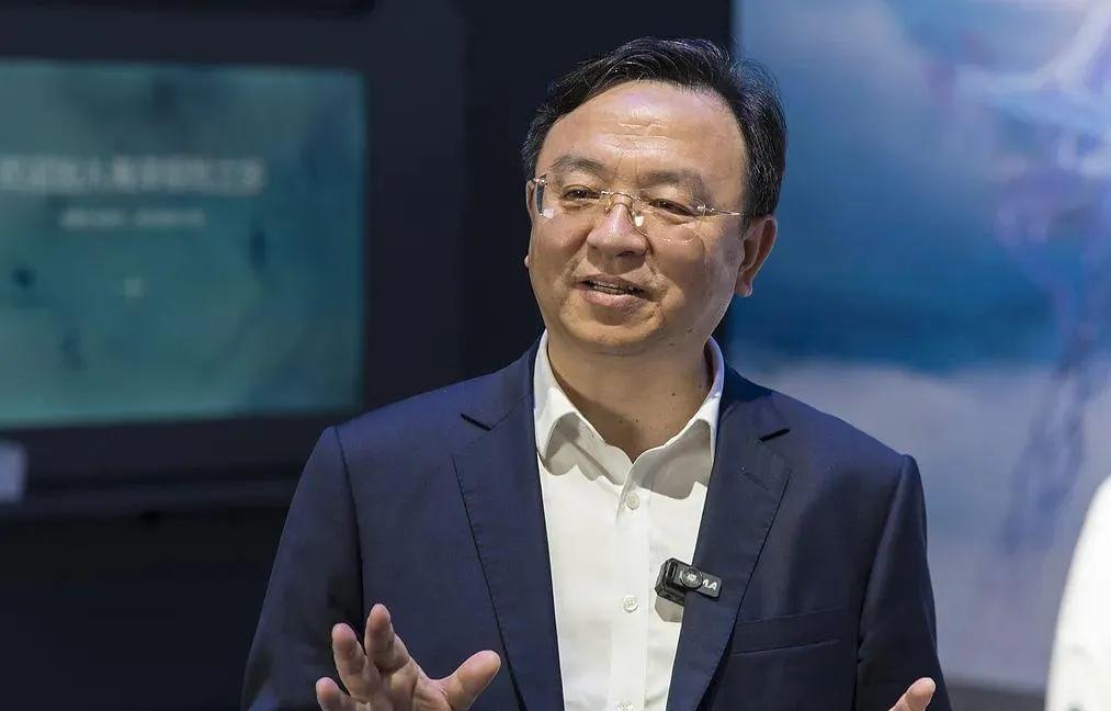 比亚迪用远程锁车，直接给全世界的外贸生意上了一堂最硬核的课。以前中国车企出海，最