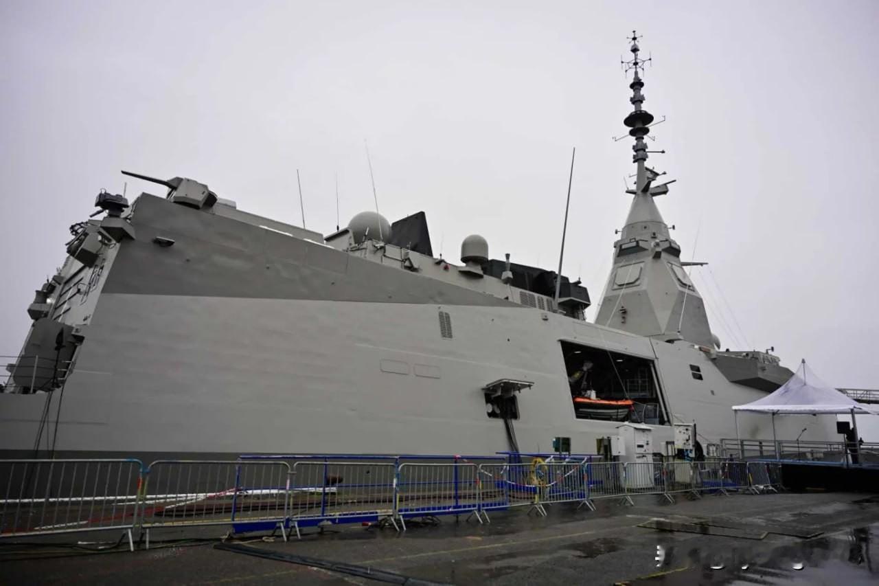 🇬🇷🇫🇷希腊海军正式接收了首艘法国建造的FDI级防空护卫舰“基蒙”号。