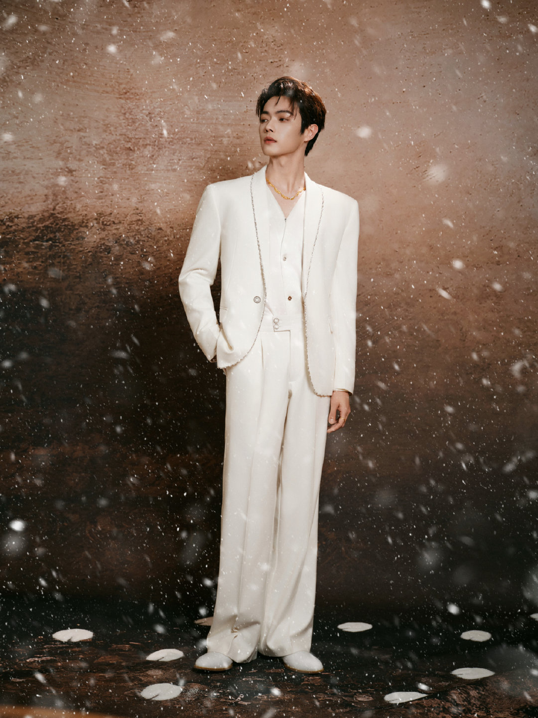 许凯全白look造型许凯全白look造型