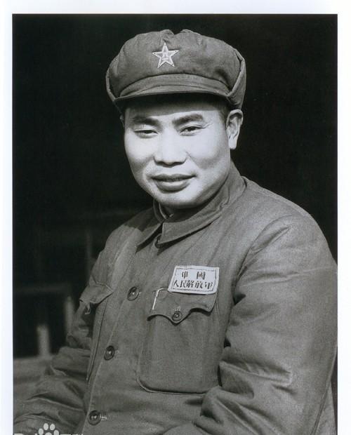 1990年，79岁的杨得志迎娶了55岁的石莉，结婚当晚，杨老将军握着石莉的手，动
