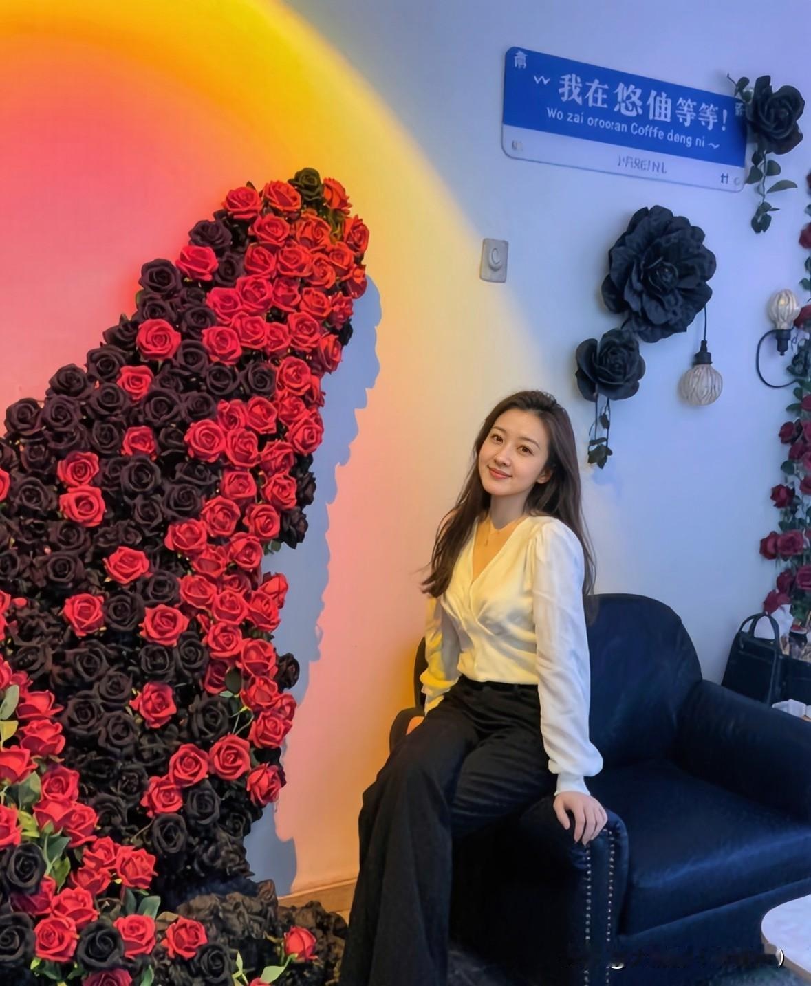 人生啊，很多时候就是一个人的兵荒马乱。独自穿过那些开心和不开心，然后还能