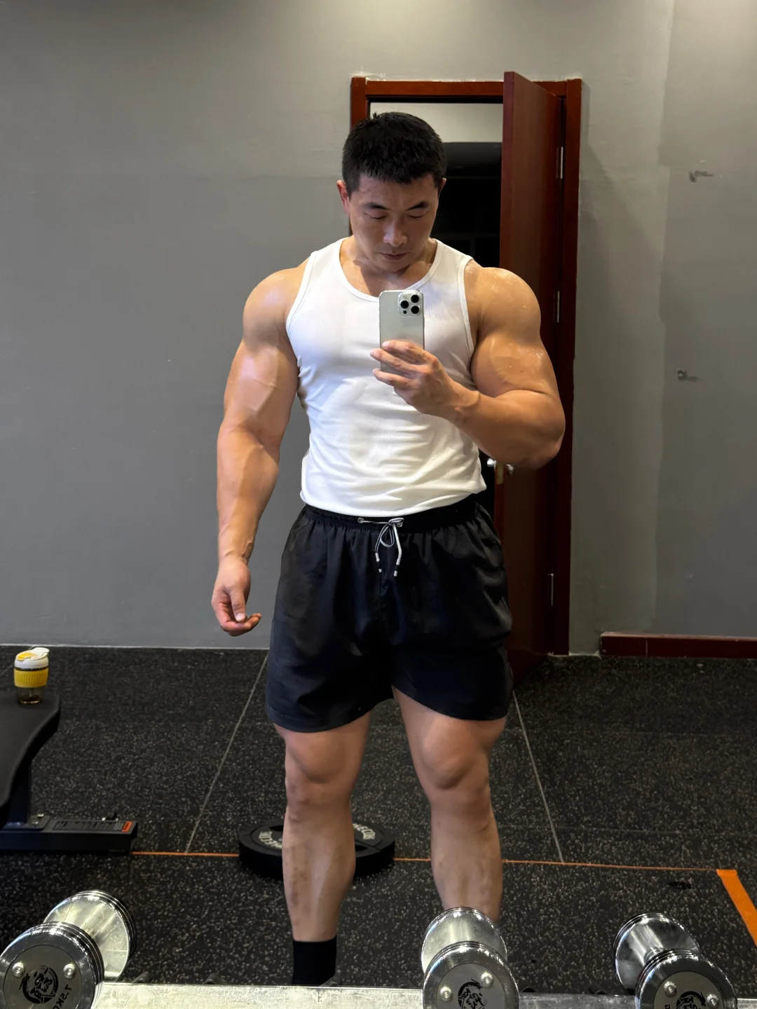目标是穿过沼泽地，不是对付每一条鳄鱼