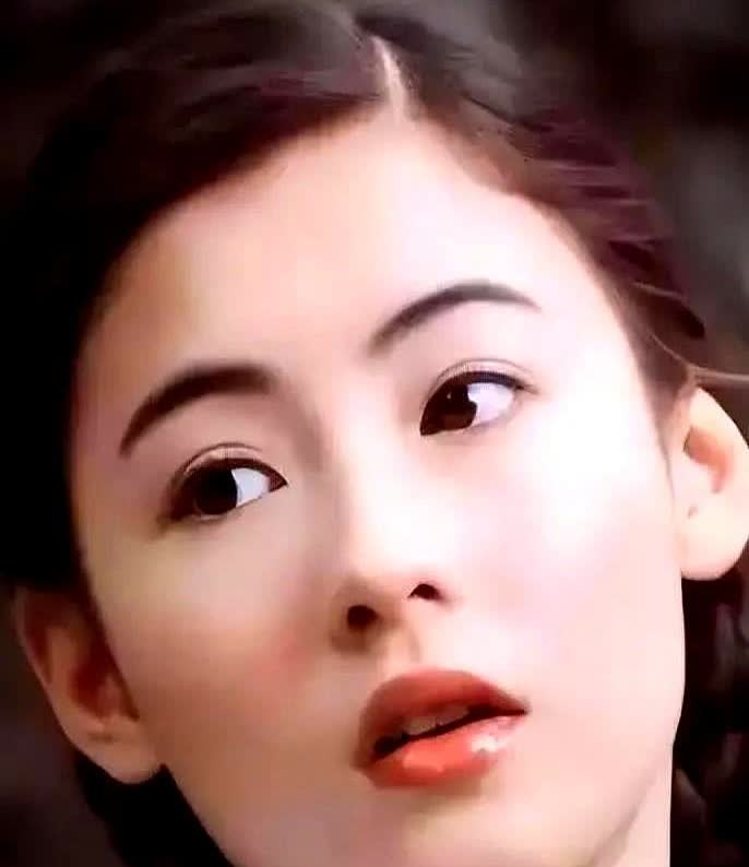 张柏芝的三个儿子分别是：长子：谢振轩，17岁，生父谢霆锋次子：谢