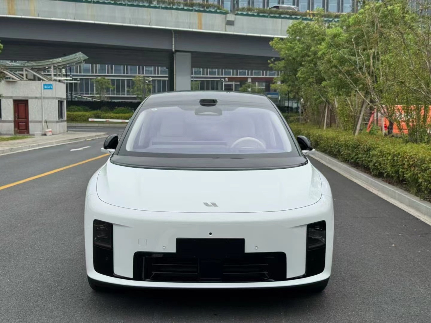 理想i8标准版2025款选装后舱娱乐屏➕1万​​​