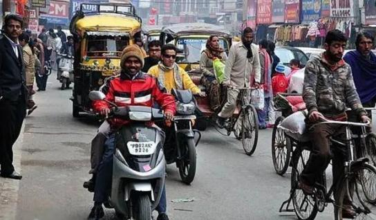 中国现在最担心的国家估计就是印度了，担心印度突然“崩溃”。一旦印度没了，十几亿人