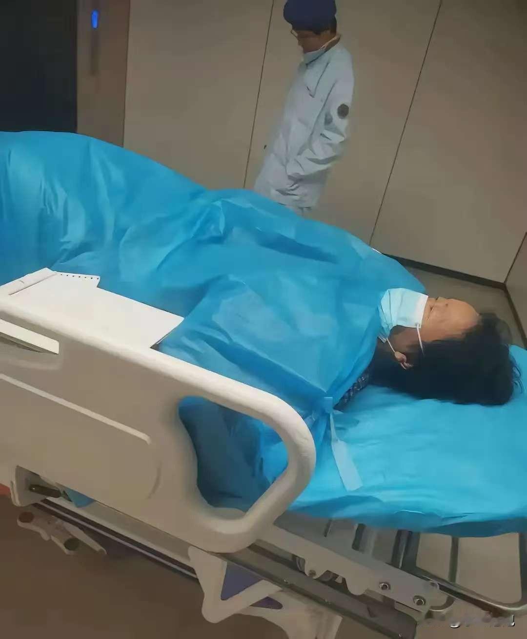 科学都解释不清了？江苏一老太太在医院离世，子女怕91岁老爷子扛不住，没敢跟他说这