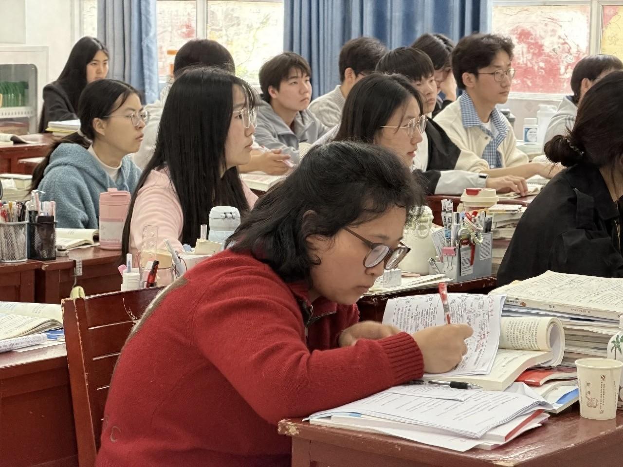 6月7日，2026年全国高考拉开帷幕。河南驻马店上蔡县第二高级中学考点，