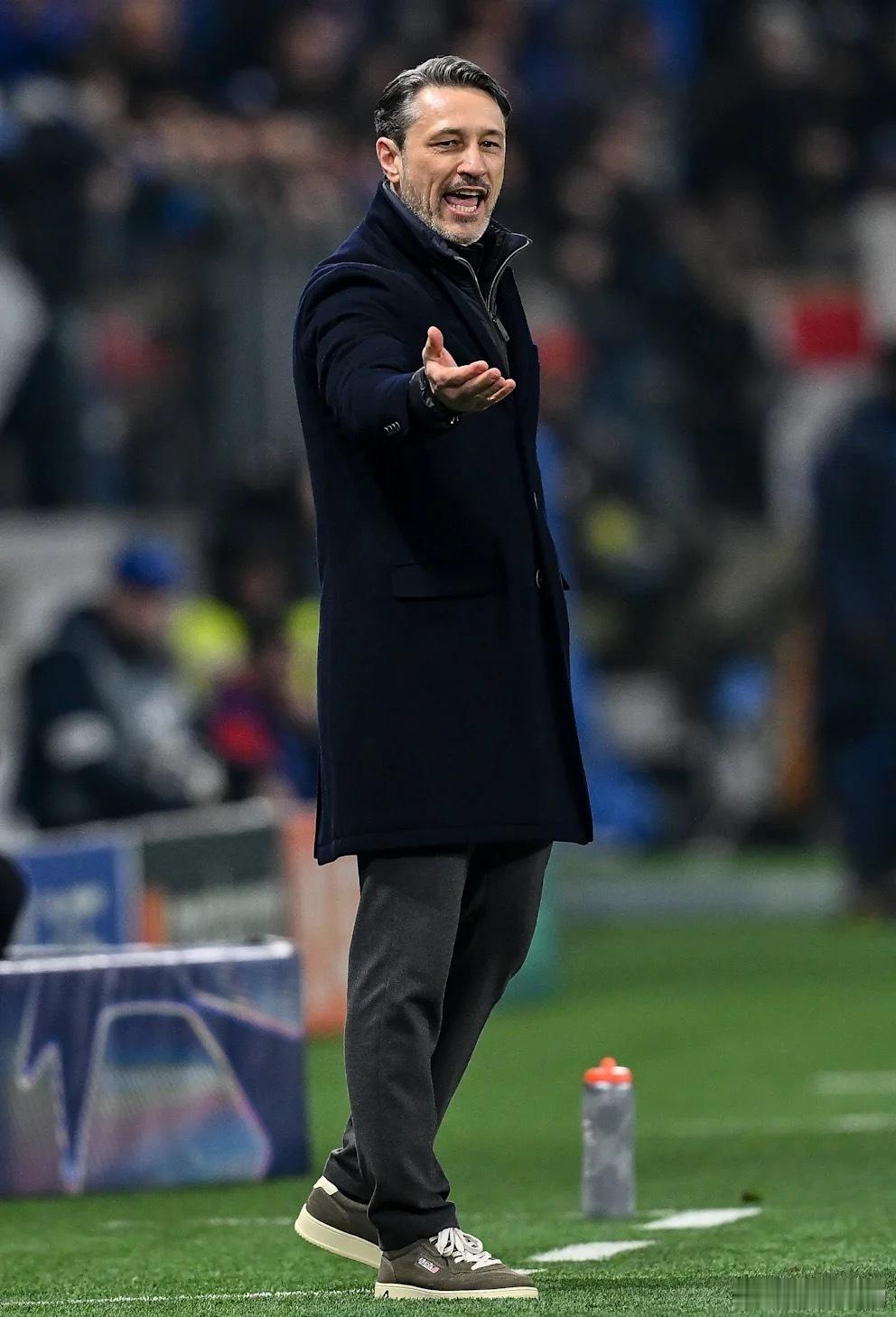 欧冠出局后，多特蒙德主帅科瓦奇表示失败完全没有必要，当你一场欧冠比赛丢了四个球，