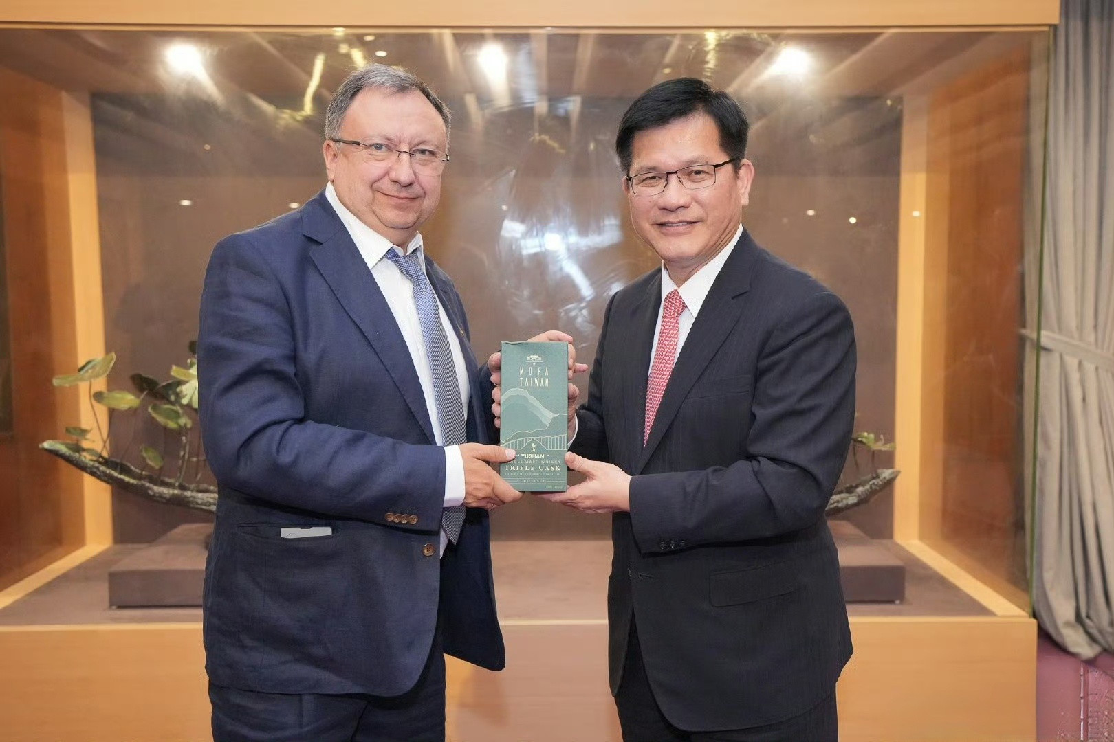 8月4日乌克兰国会议员克尼茨基窜访台湾​​。烽火问鼎计划​​​