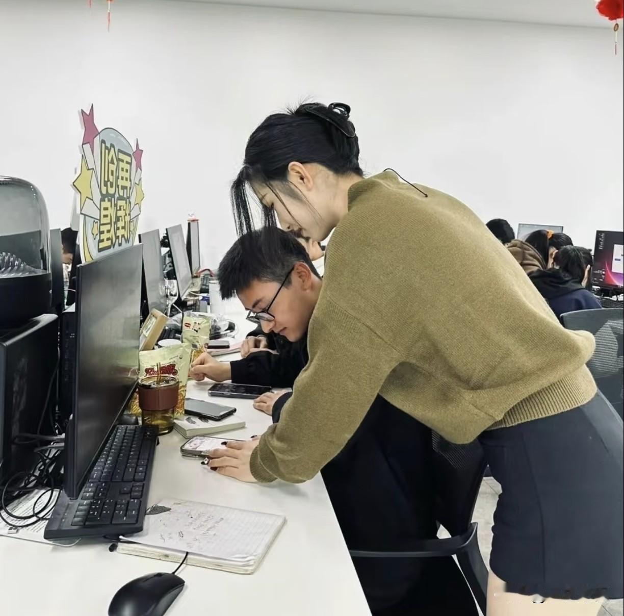 性学专家李银河说:“任何男人和女人，只要他们是异性，只要在一起相处时间长了，就一