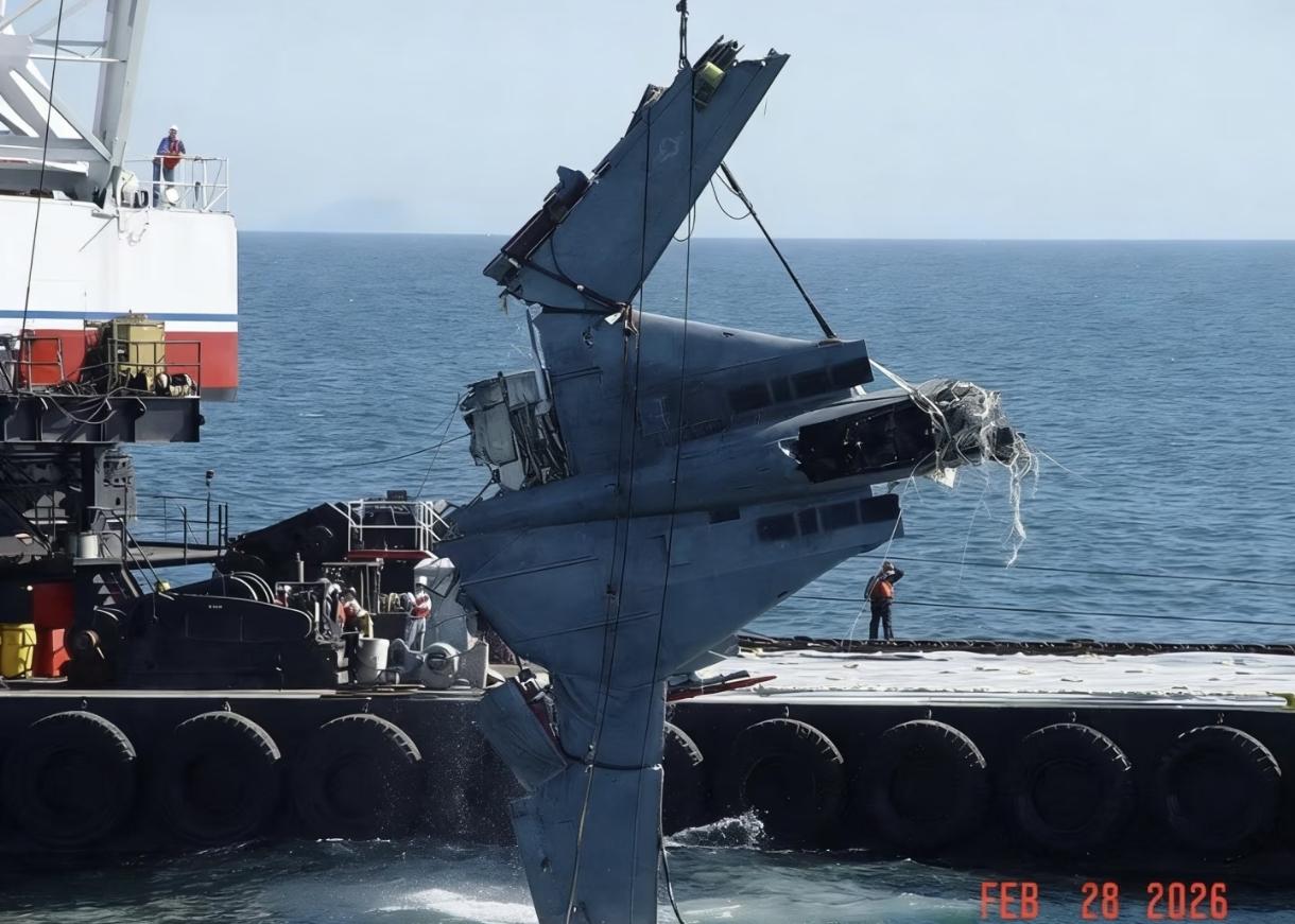 三代机硬刚四代机！俄军上校驾驶伊朗老旧F-14血洒长空！2月28日美以联合