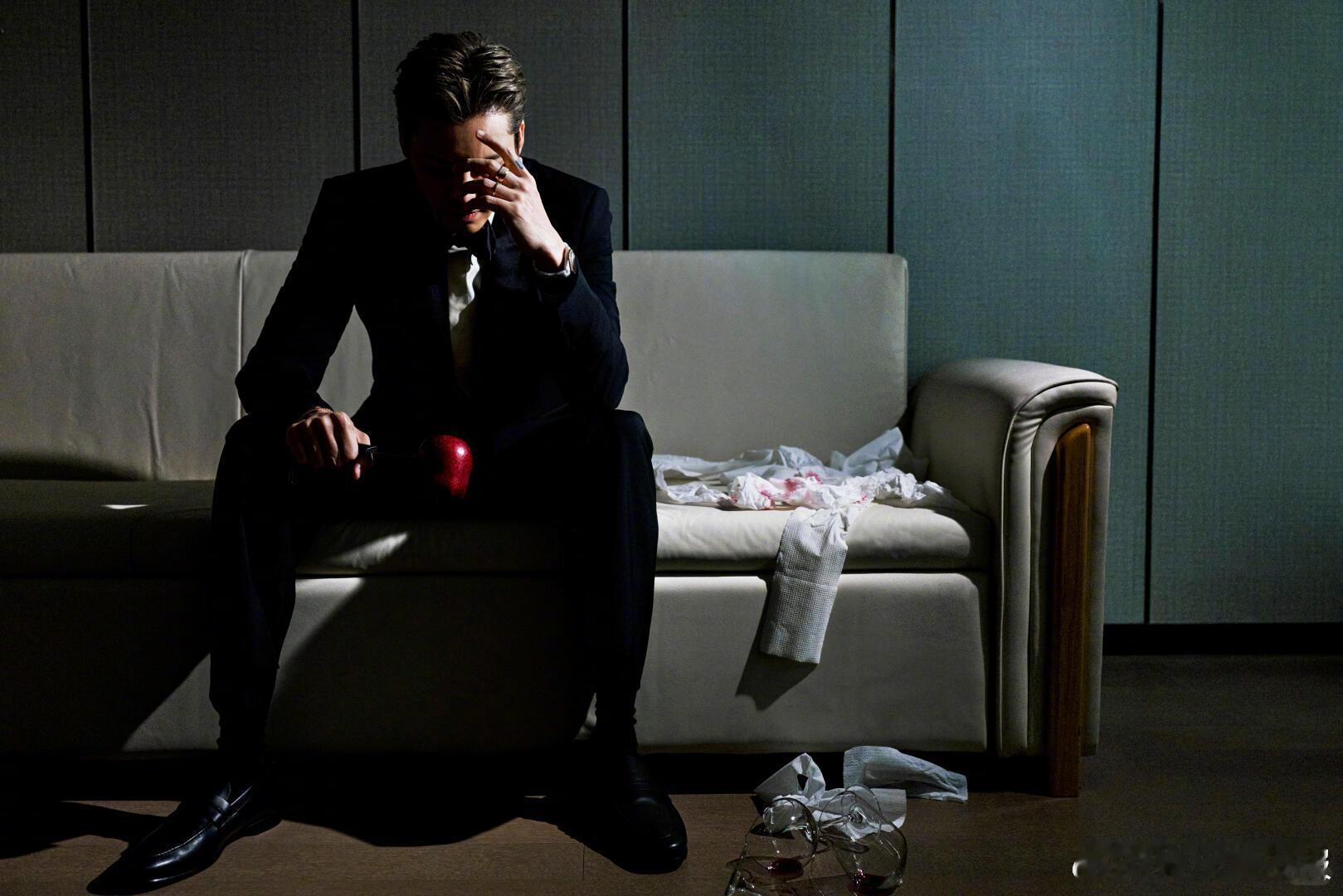 陈伟霆被自己的老鼠干丑到面对粉丝的奇葩礼物毫不掩饰真实想法，不装不端着，直白表