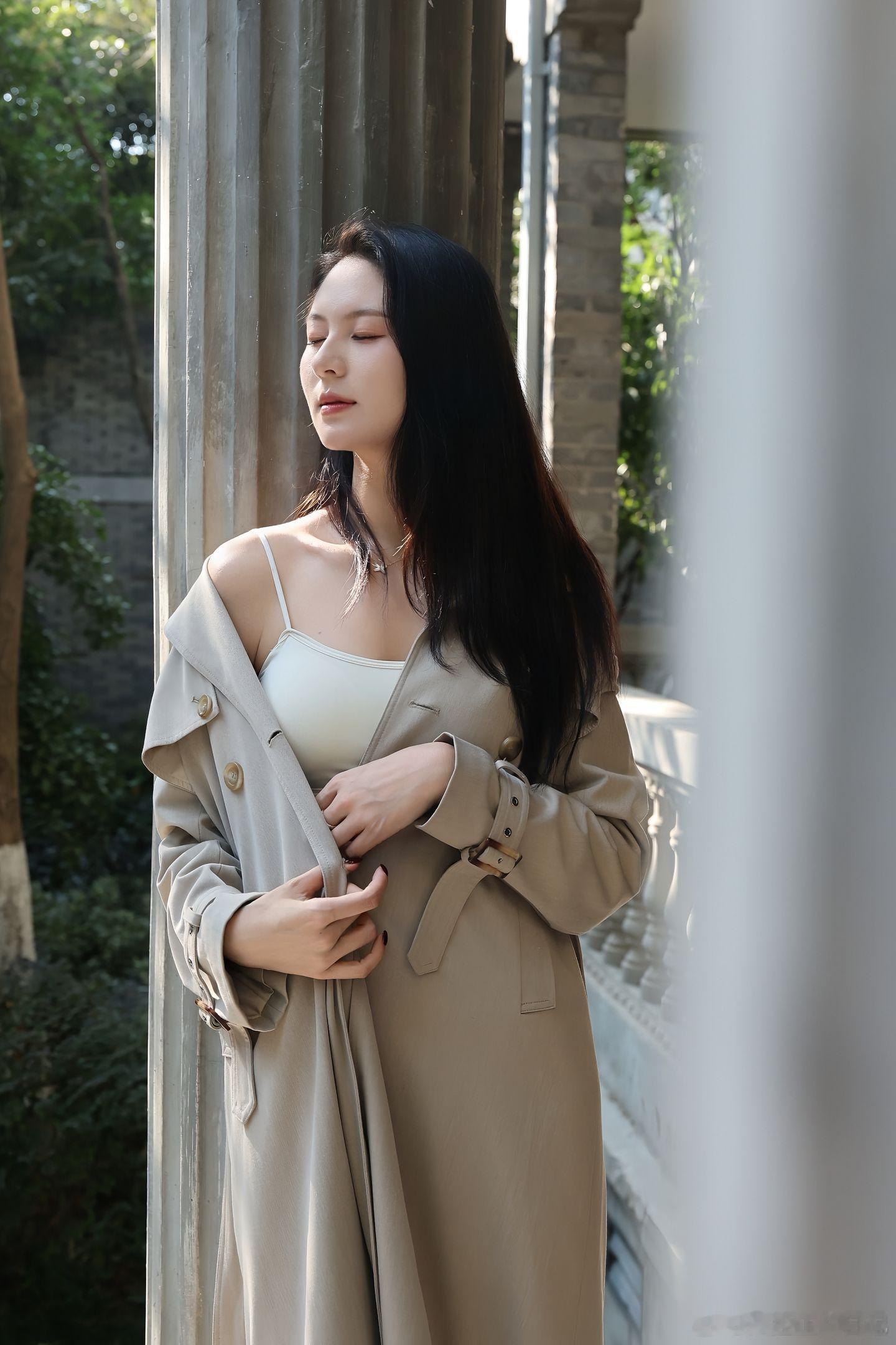 街拍170长腿马年大吉美女绘梦长廊