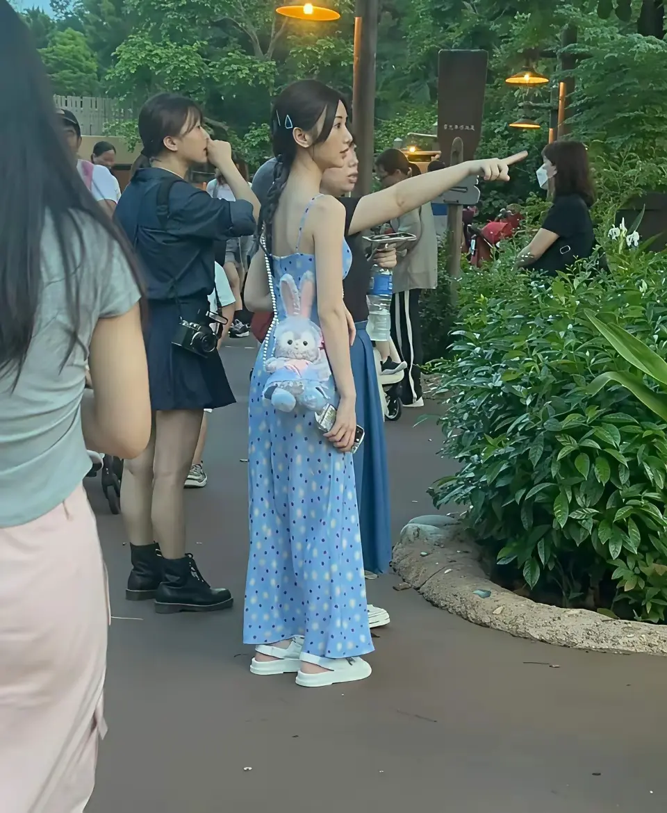 毛晓彤：现实中竟这么美！