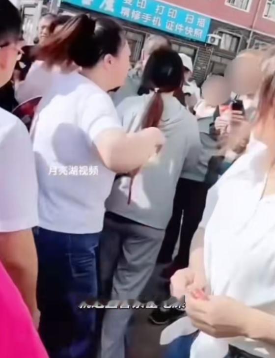 这位高考考生家长骂得太狠了!不查不知道，一查沉默了。高考，其实给了每个迟到的考生
