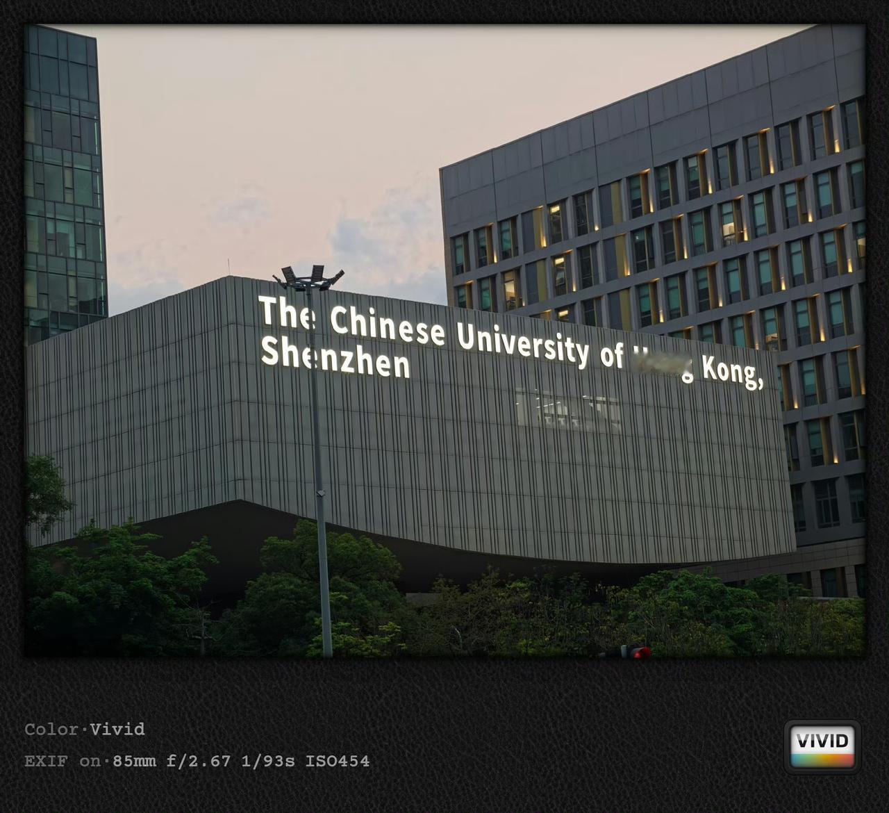 这么巧，恰恰这个字不亮了？看看哪天能修好？