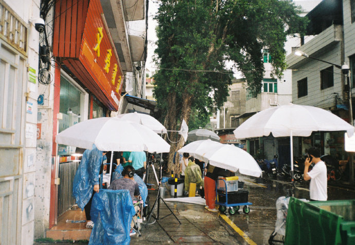邓恩熙新剧倒反天罡邓恩熙新剧笑点密集！老妈变校花回头率超高，少女外表老妈心，儿