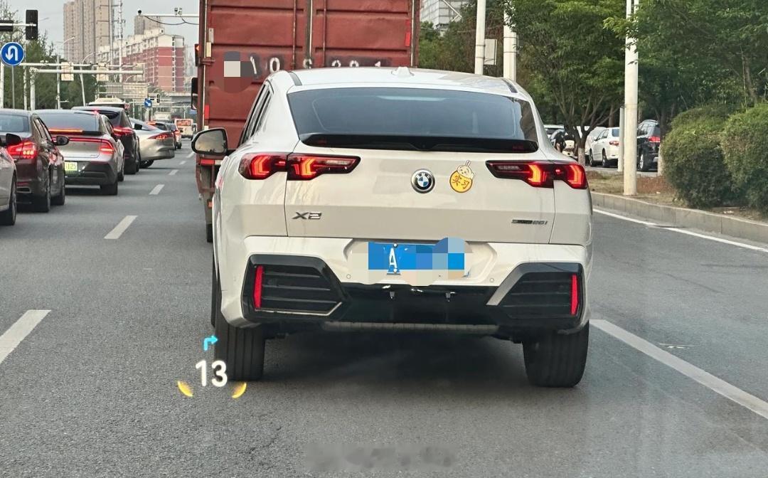 宝马这尾部真个性，是不是设计师都被咱们挖走了​​​