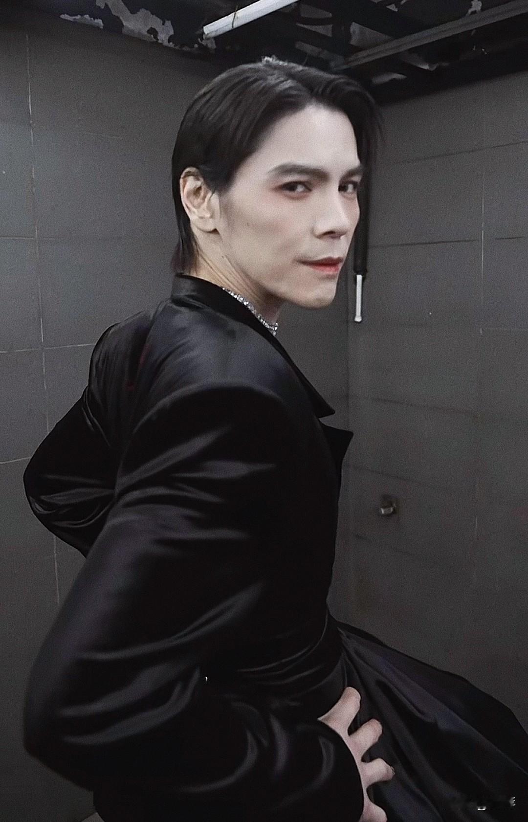 向佐这造型很时尚啊