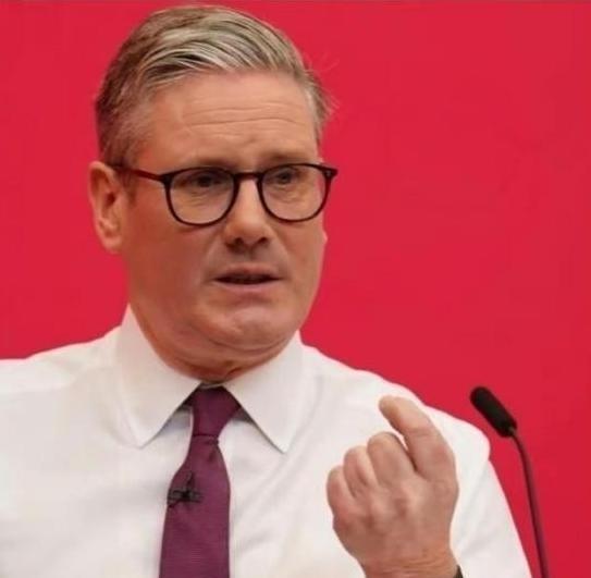 特朗普没想到，估计普京也没想到，英国首相居然当着全世界的面说：“中国，是世界三大