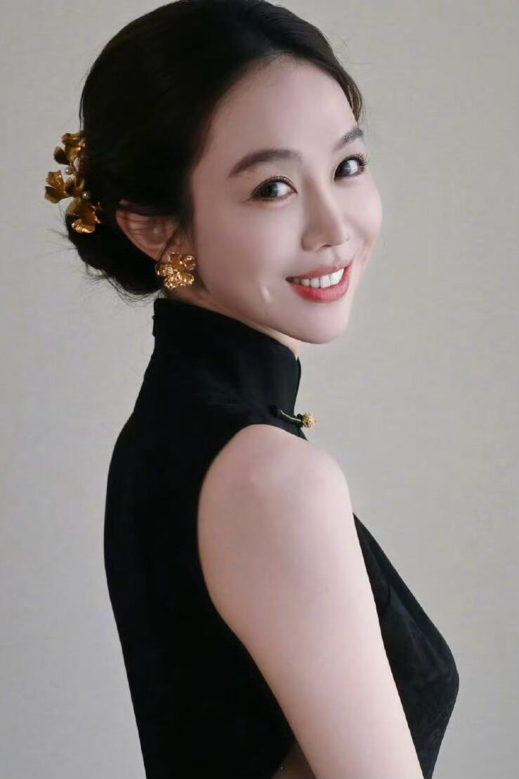 姜妍走过来这段刘梅下班了身材绝了步伐更像绝了，姜妍走过来这段我真的一秒穿越《家