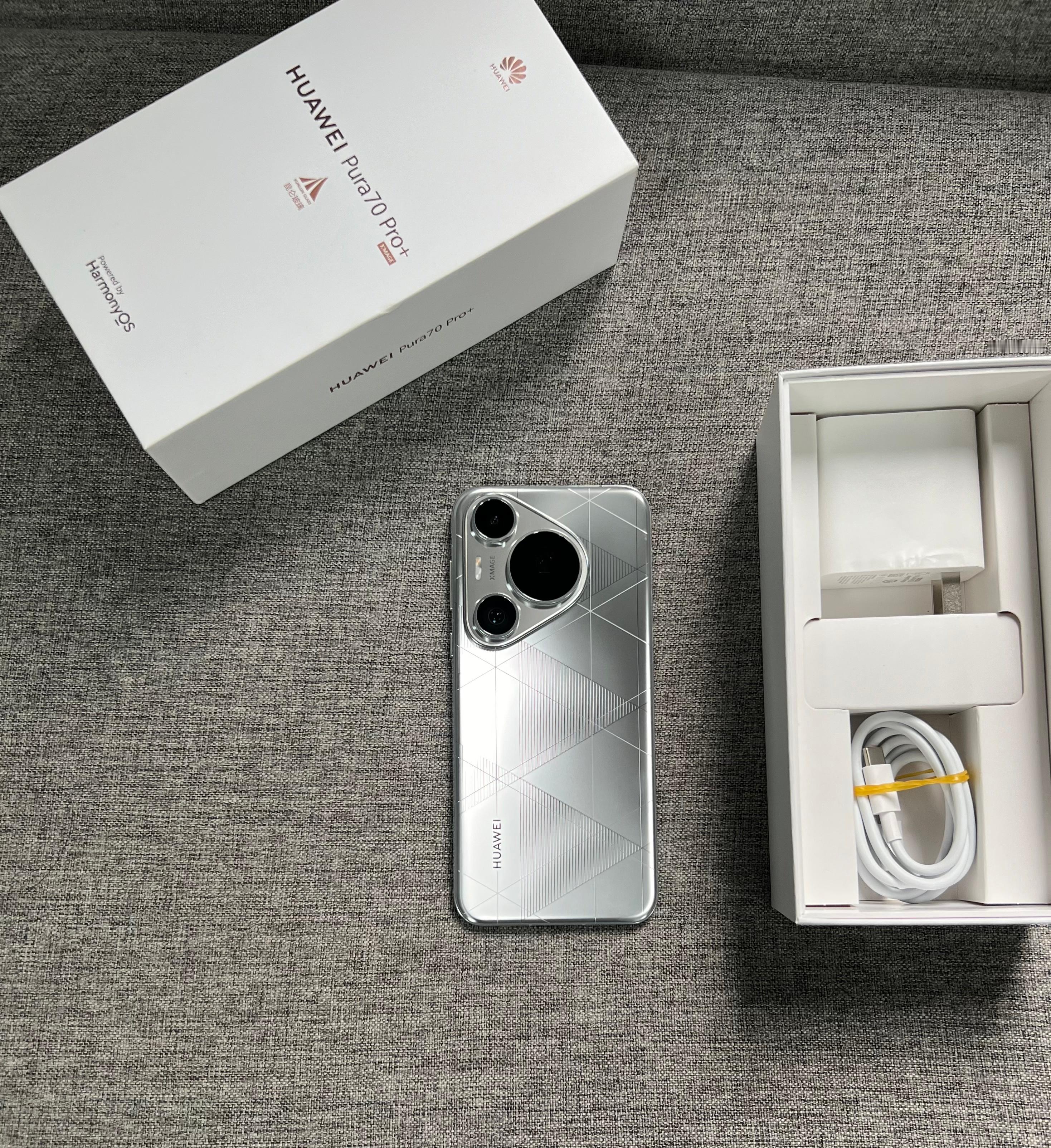 华为Pura70Pro+16+512G光织银，屏幕完美，中框轻微划痕，电