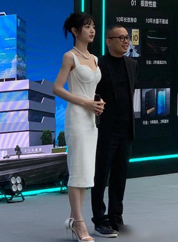 你敢信？田曦薇单手扛40斤猪肉赶片场，就凭18%体脂率，片酬直接翻3倍！她身