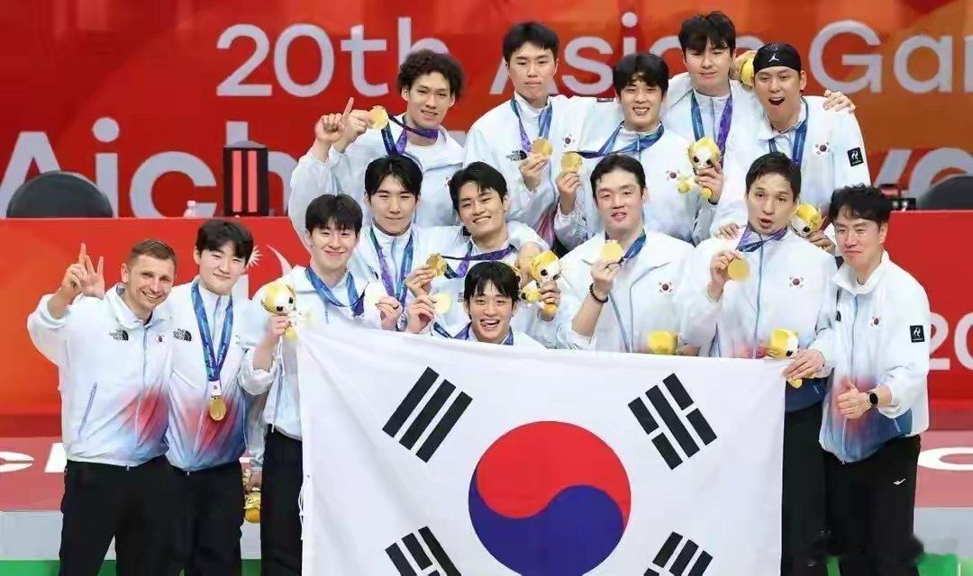 亚运会亚运会男足决赛，韩国队1比0击败日本队，拿下四连冠。球员们的心情其实可以