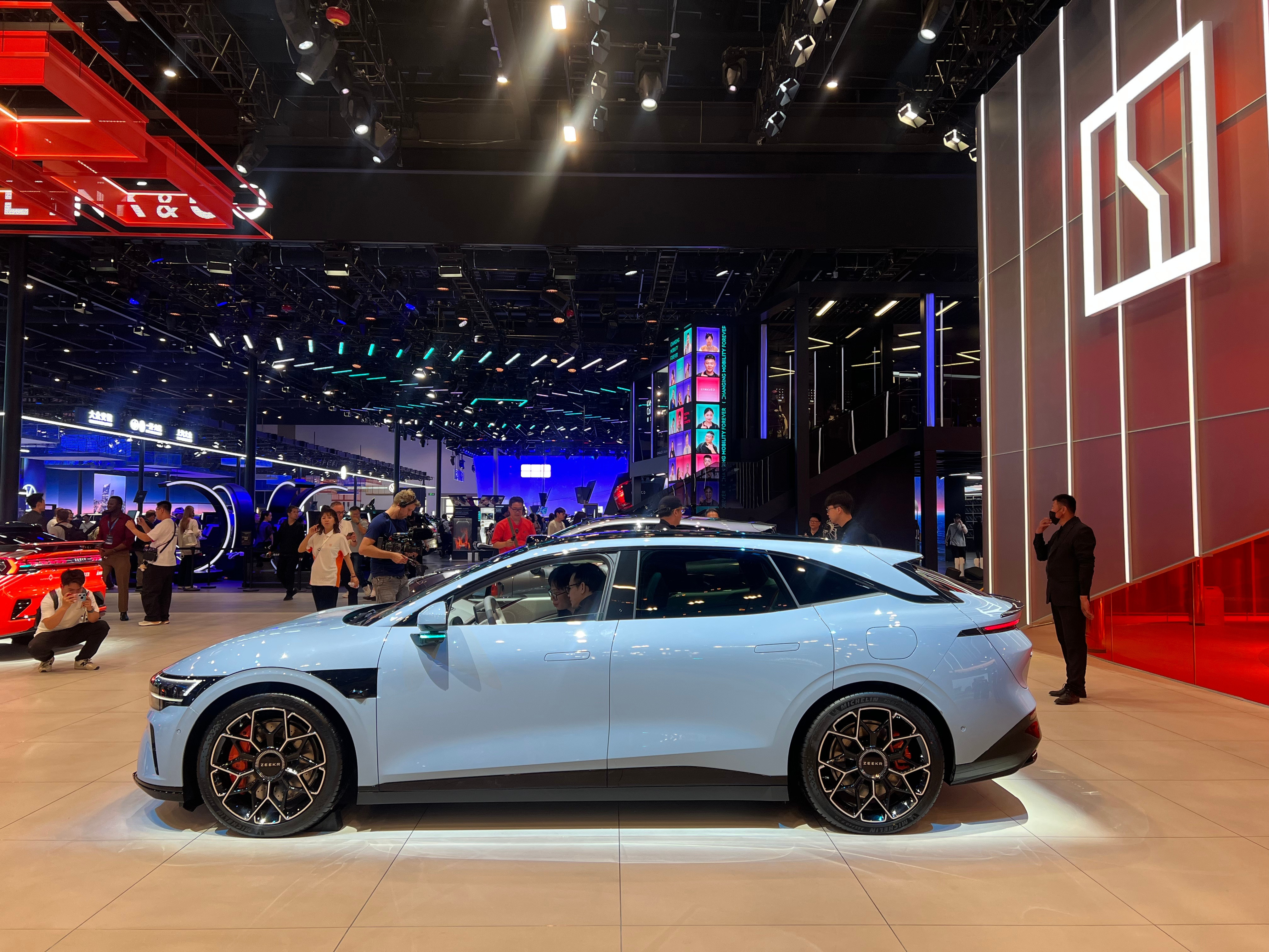 焕新极氪7系（007/007GT）上市权益限时价19.39万-23.39万元