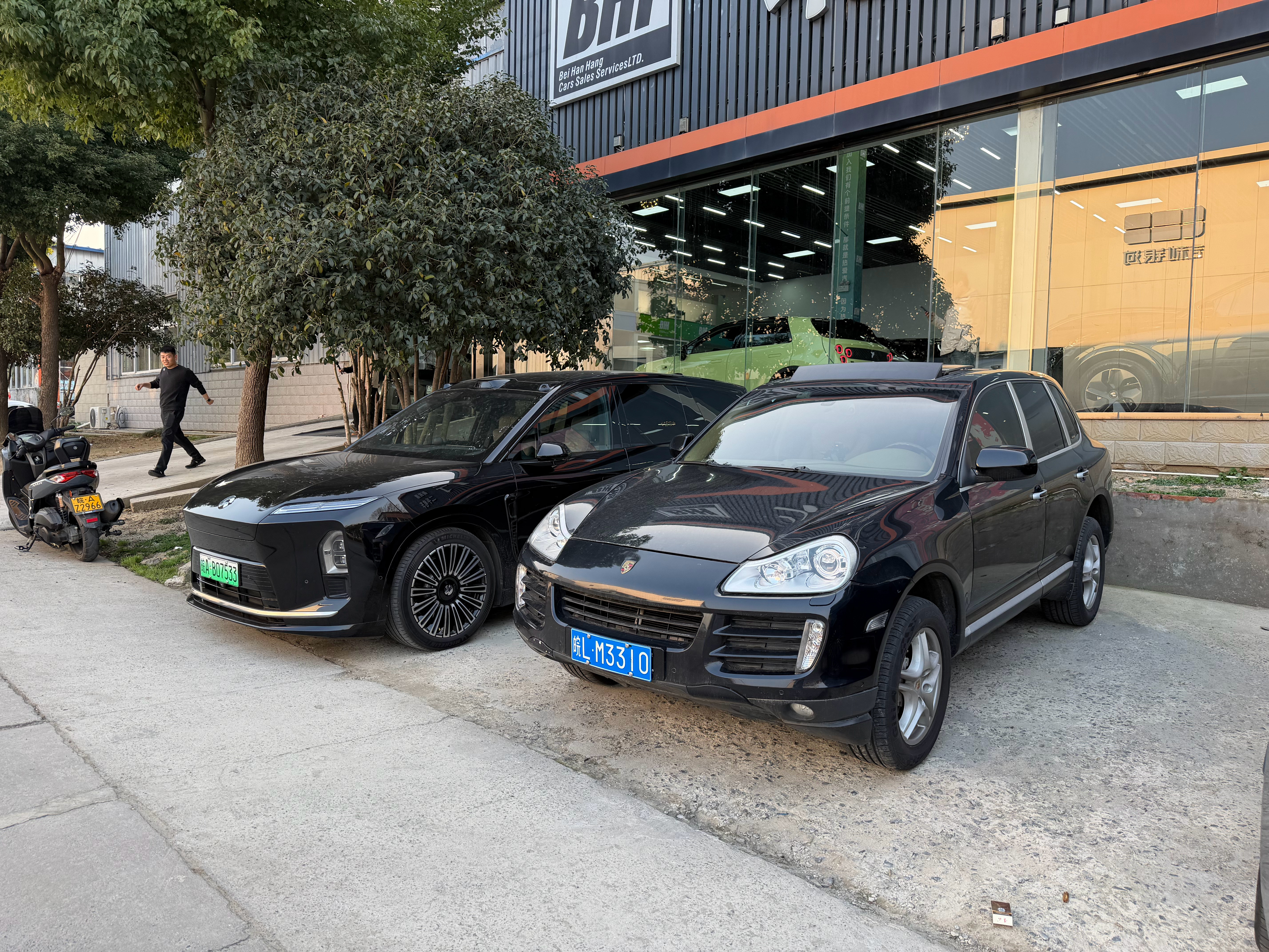 没割成，刚开出门天窗关不上，又给我退回来了，我怀疑他把我的车骗出去拍视频去了