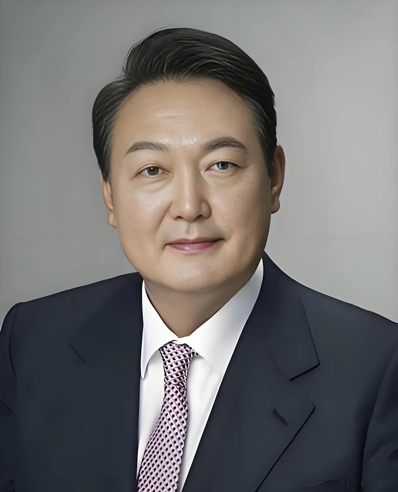 央视这回爆的大瓜，电视剧都不敢这么拍泡菜国那边查实了，尹锡悦居然真是个“内鬼