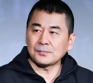 陈建斌说秦海璐老公长得丑，秦海璐没有尬笑，直接怼了回去。"我老公是丑，可他能推掉