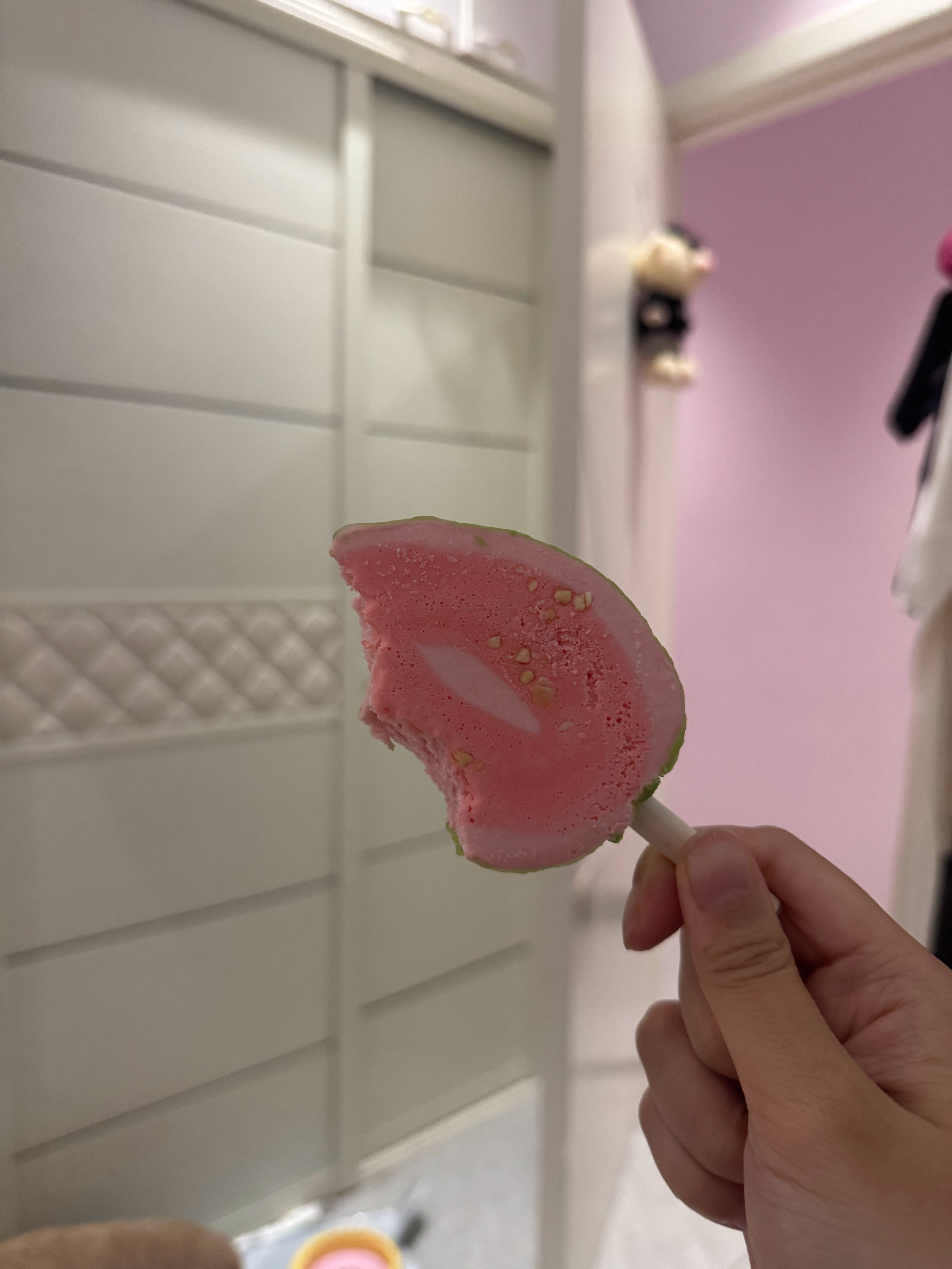 我一下子吃了两个冰淇淋！🤤美味😋
