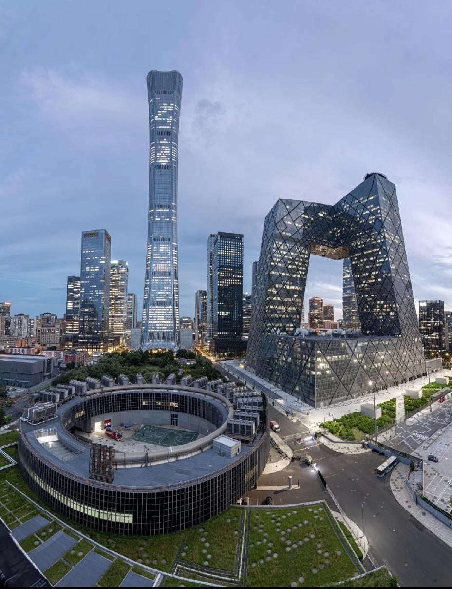 国庆假期，预计旅游最火的10个地方：第一名：北京第二名：上海第三名：成都