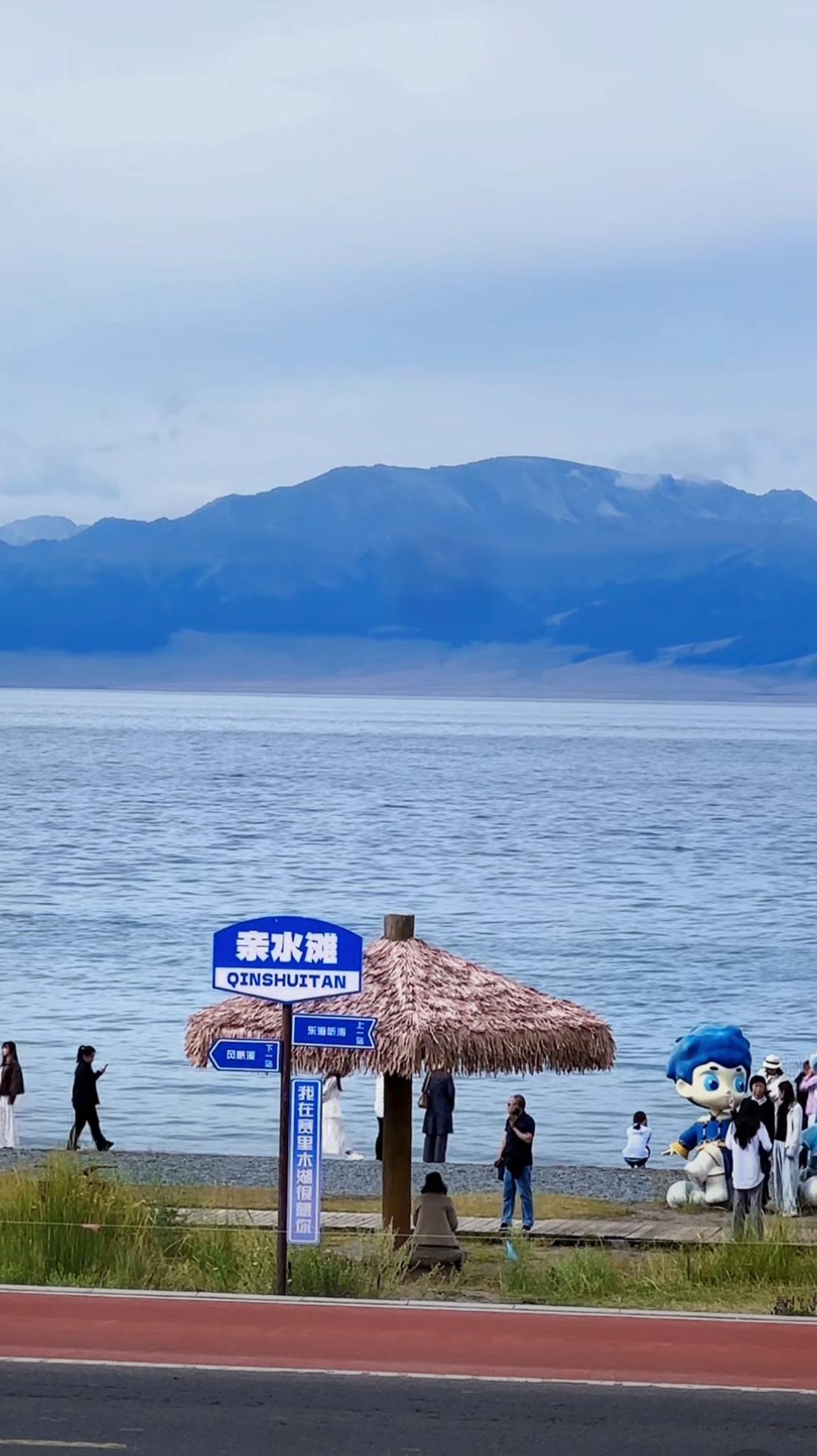 新疆赛里木湖看起来确实很美，不过，这次的打人事件大煞其风景了。七个景区工作人员殴