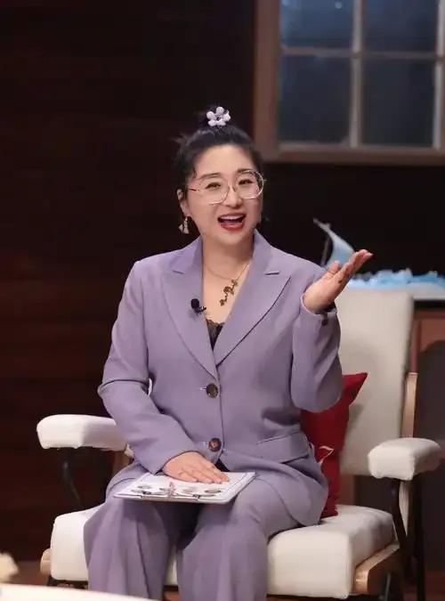 39岁傅首尔离婚一年，痛哭悔不当初，前夫老刘逆袭成顶流。“我以为自由是我想要的