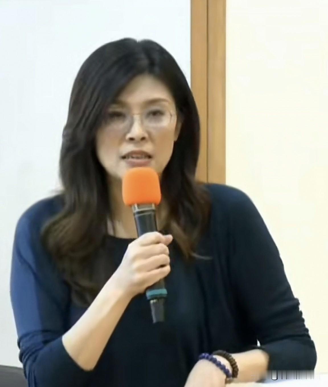 我承认确实错看了郑丽文，她跟朱立伦、侯友宜这些国民党的政治人物还真不一样。