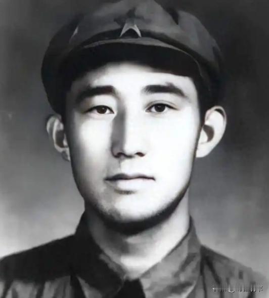 1949年，潜伏在敌人内部的吴荣森，已经引起了特务的怀疑，他察觉到危险后，正准备