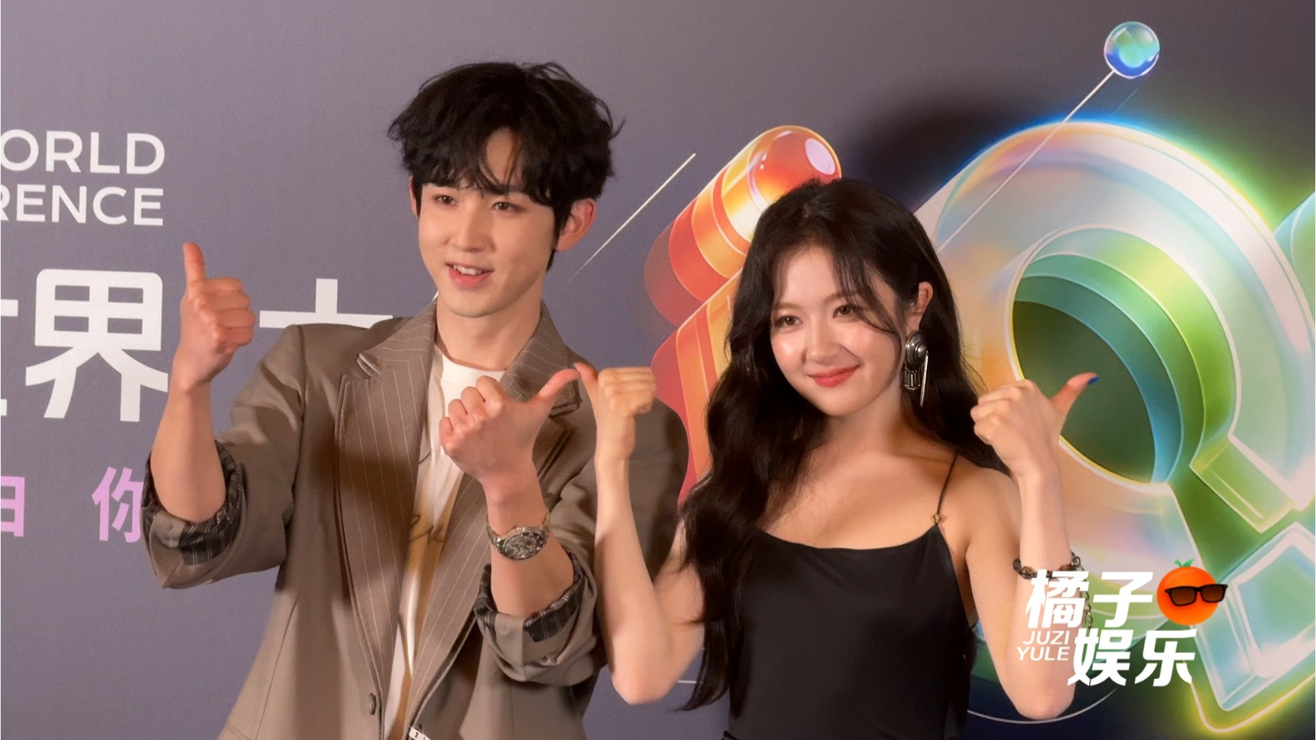 李兰迪郭俊辰五连拍强势袭来！第一个成功人士拍照姿势太逗了哈哈哈哈哈李兰迪郭俊辰五