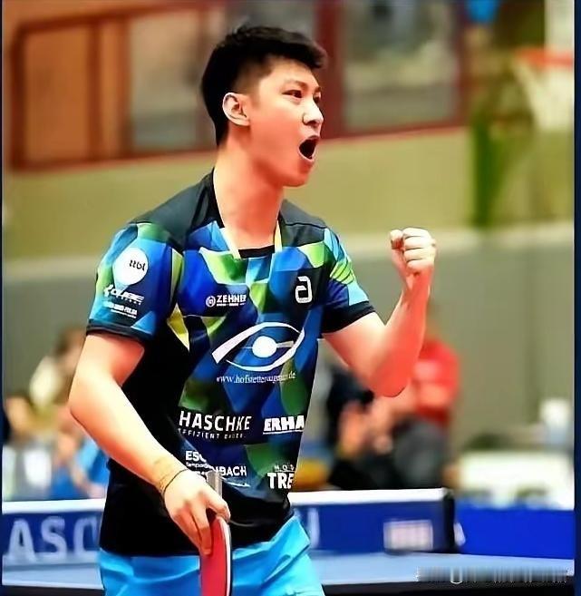 薛飞在德甲一战成名，在国乒很难进主力阵容。薛飞德甲一人砍下两分，先横扫卡尔森，