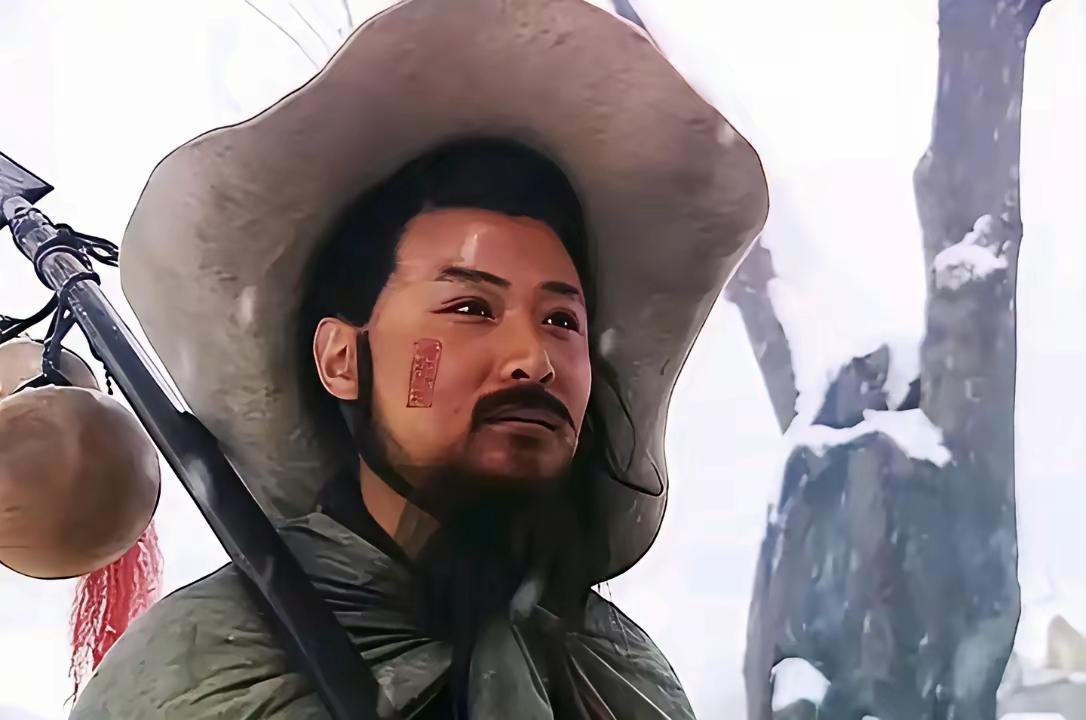 林冲如何才能在高俅手下谋生？林冲本来是个体面人，东京80万禁军教头，与高俅无冤