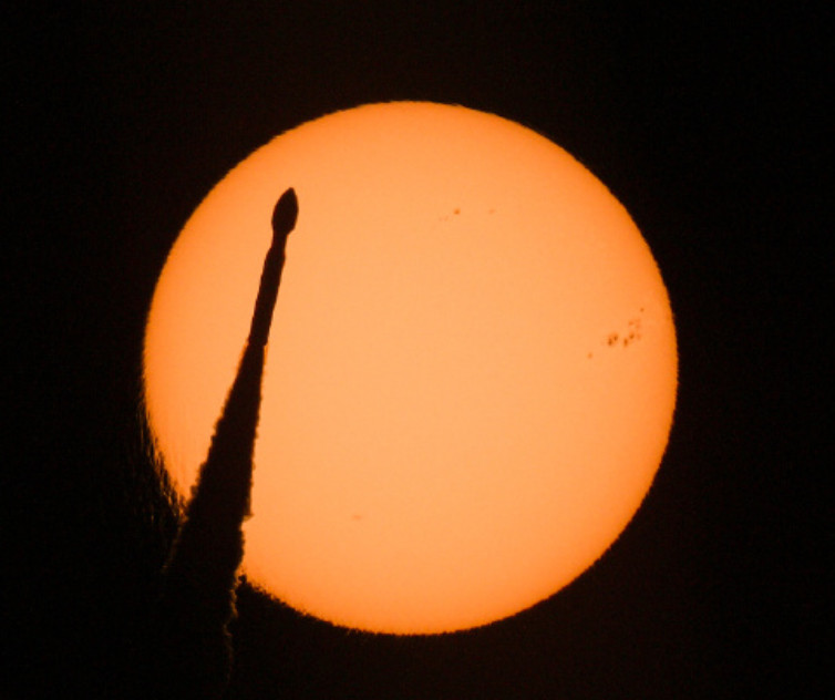 发射！【【我国成功发射阿联酋813卫星等9颗卫星】2025年12月10日，我国在